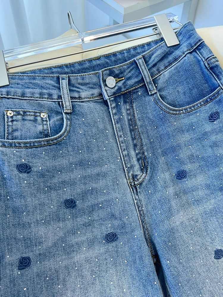Rose Embroidered Hot Diamond J - Embroidery Jeans Sakura recension och pris